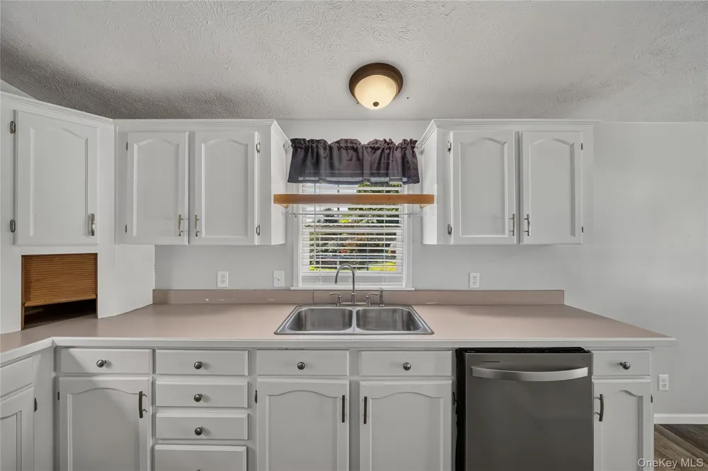 43 Palm Dr Bloomingburg, NY 12721