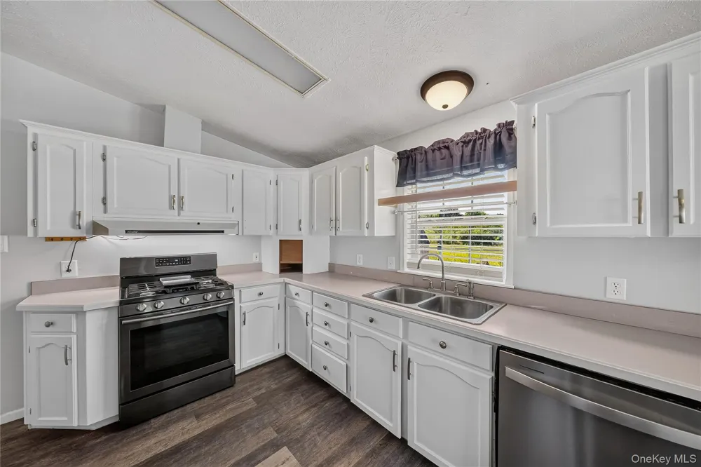 43 Palm Dr Bloomingburg, NY 12721