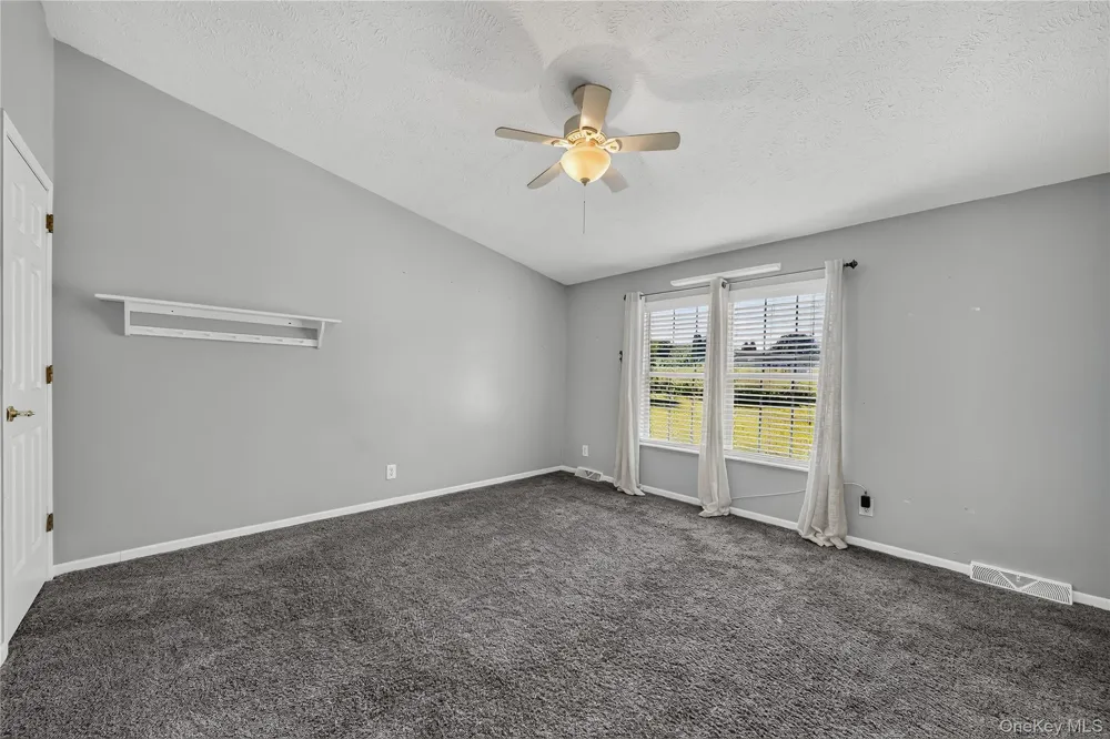 43 Palm Dr Bloomingburg, NY 12721