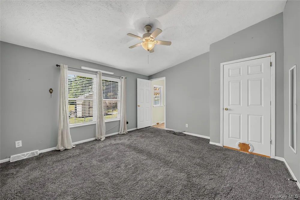 43 Palm Dr Bloomingburg, NY 12721
