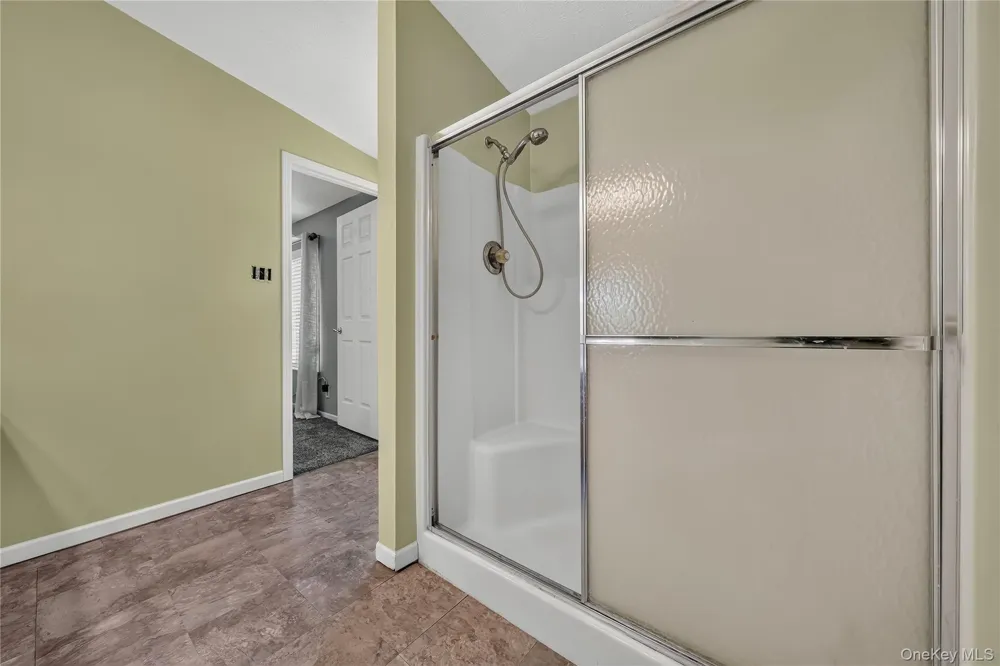 43 Palm Dr Bloomingburg, NY 12721