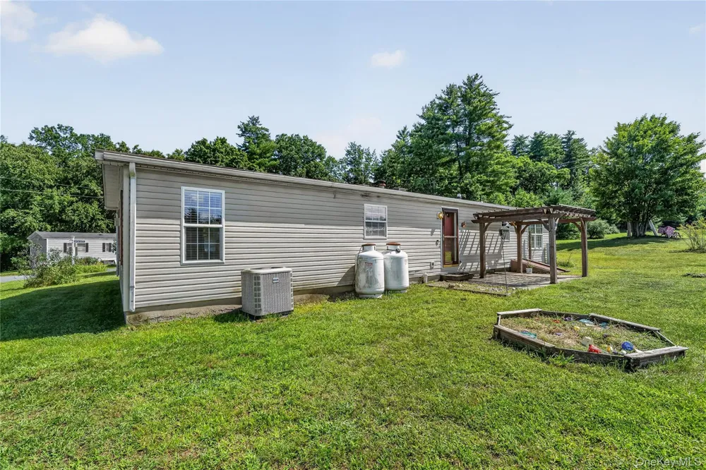 43 Palm Dr Bloomingburg, NY 12721