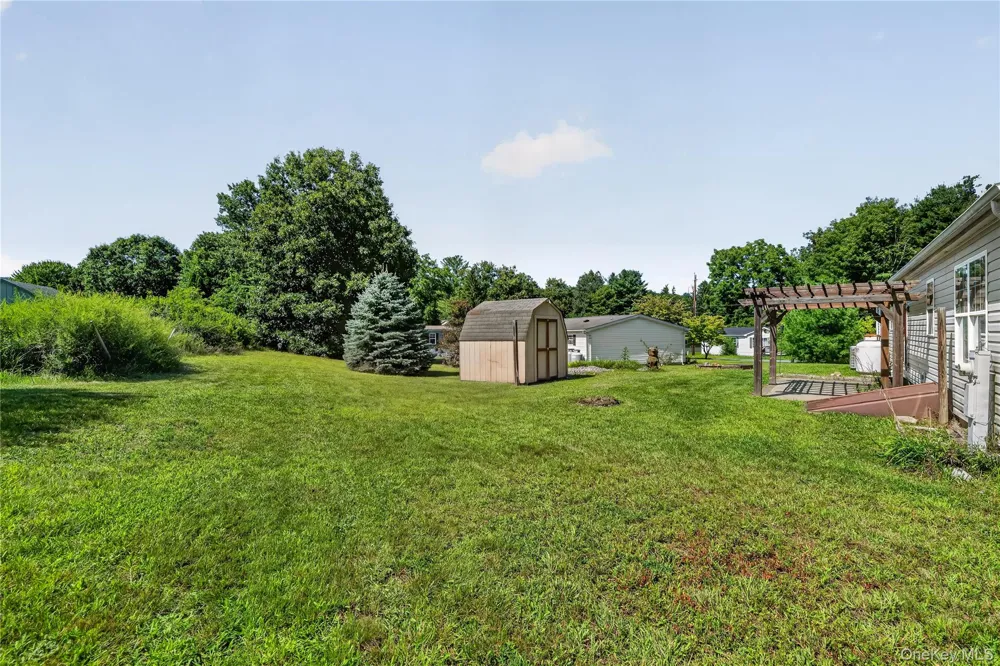 43 Palm Dr Bloomingburg, NY 12721