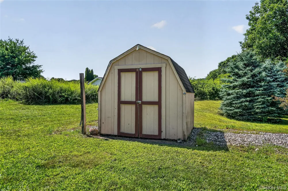 43 Palm Dr Bloomingburg, NY 12721