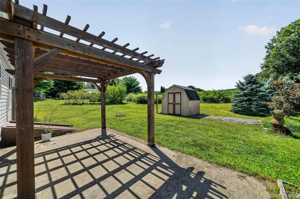 43 Palm Dr Bloomingburg, NY 12721