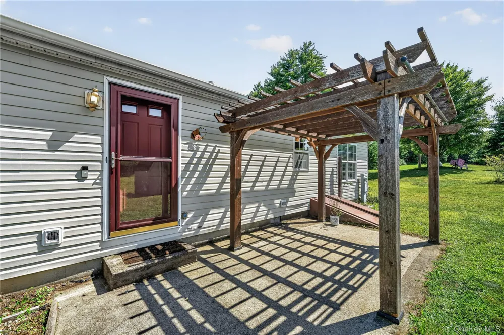 43 Palm Dr Bloomingburg, NY 12721