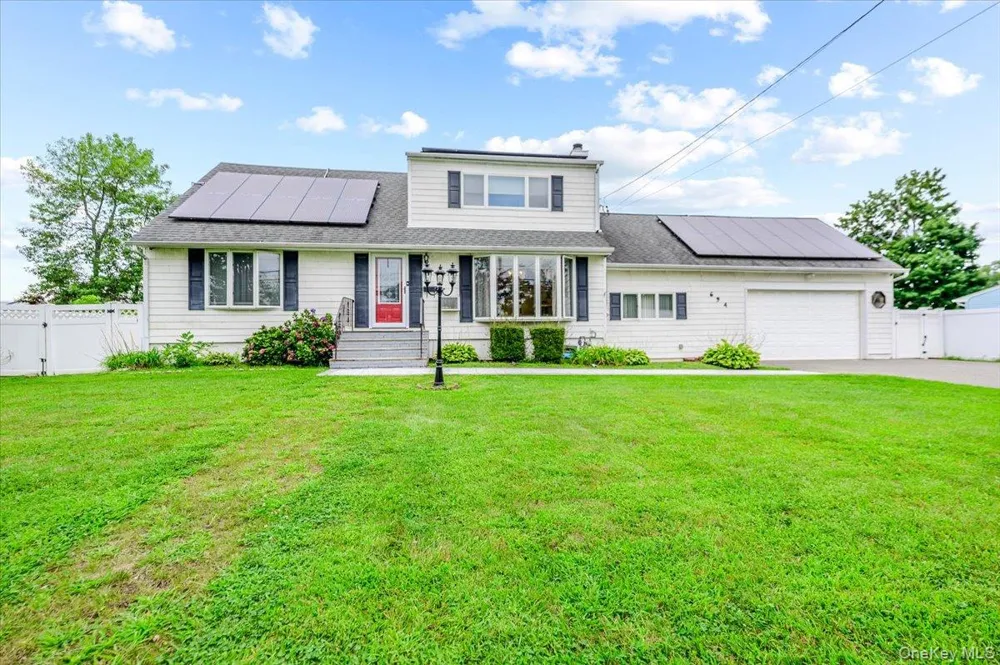 694 Pease Lane West Islip, NY 11795
