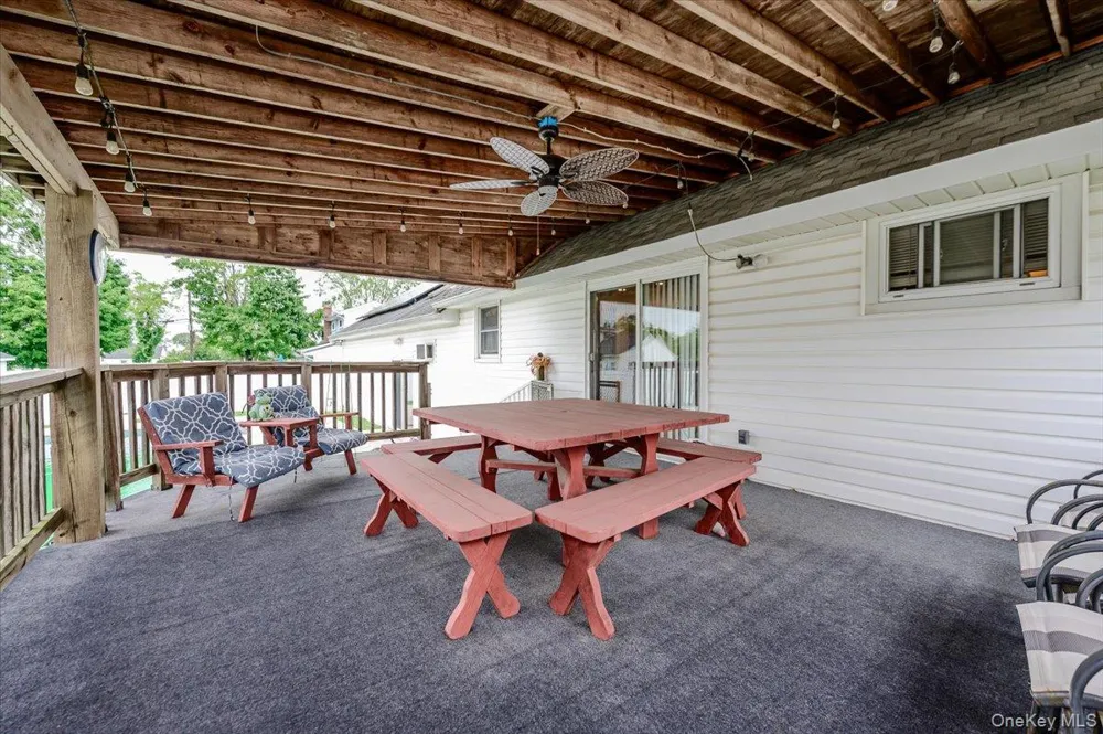 694 Pease Lane West Islip, NY 11795