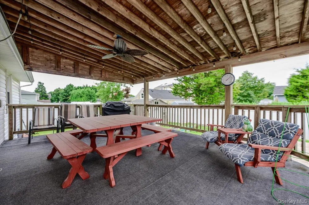 694 Pease Lane West Islip, NY 11795