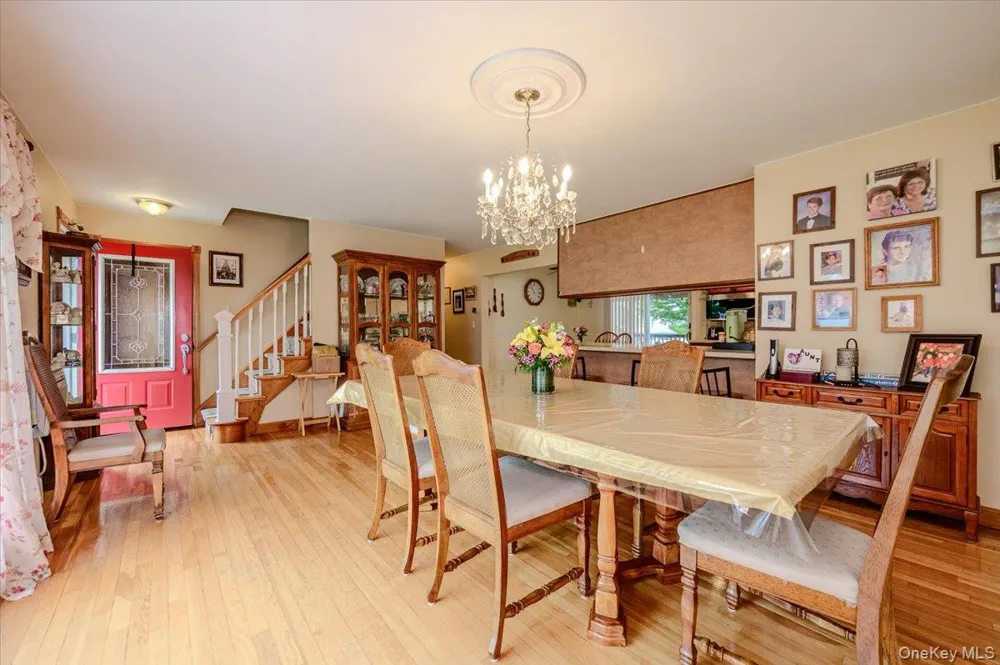 694 Pease Lane West Islip, NY 11795