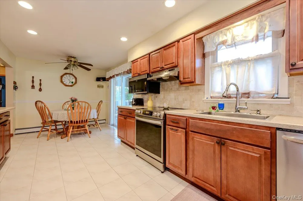 694 Pease Lane West Islip, NY 11795