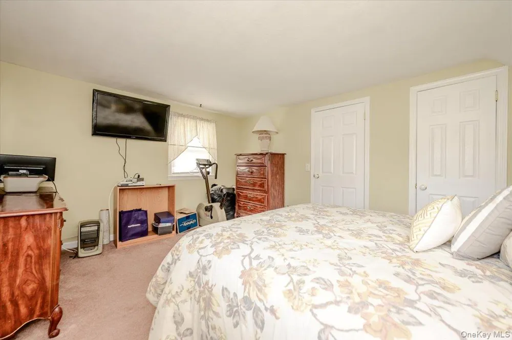 694 Pease Lane West Islip, NY 11795
