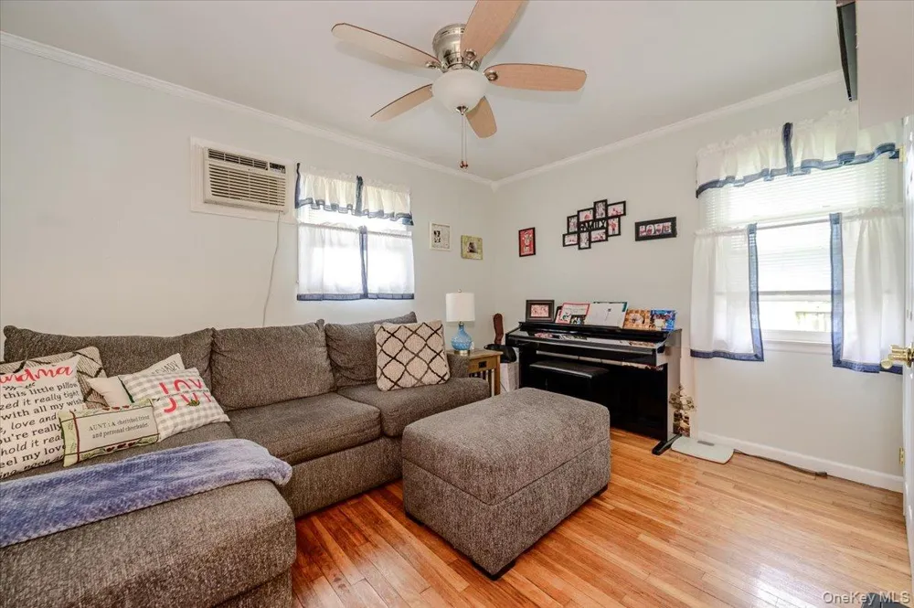 694 Pease Lane West Islip, NY 11795