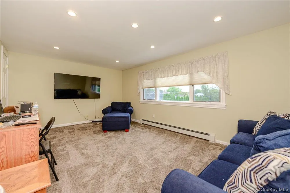 694 Pease Lane West Islip, NY 11795