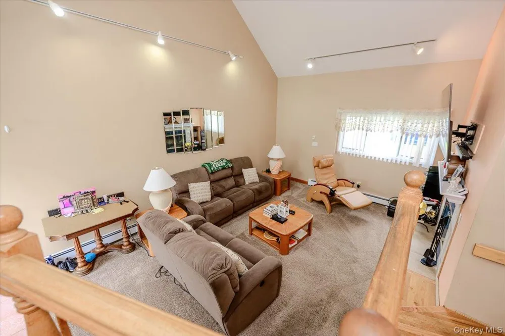694 Pease Lane West Islip, NY 11795