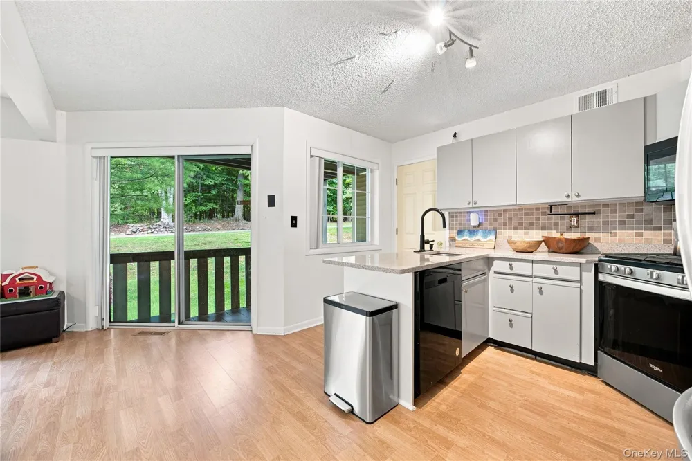 60 Eagle Ridge Way Nanuet, NY 10954