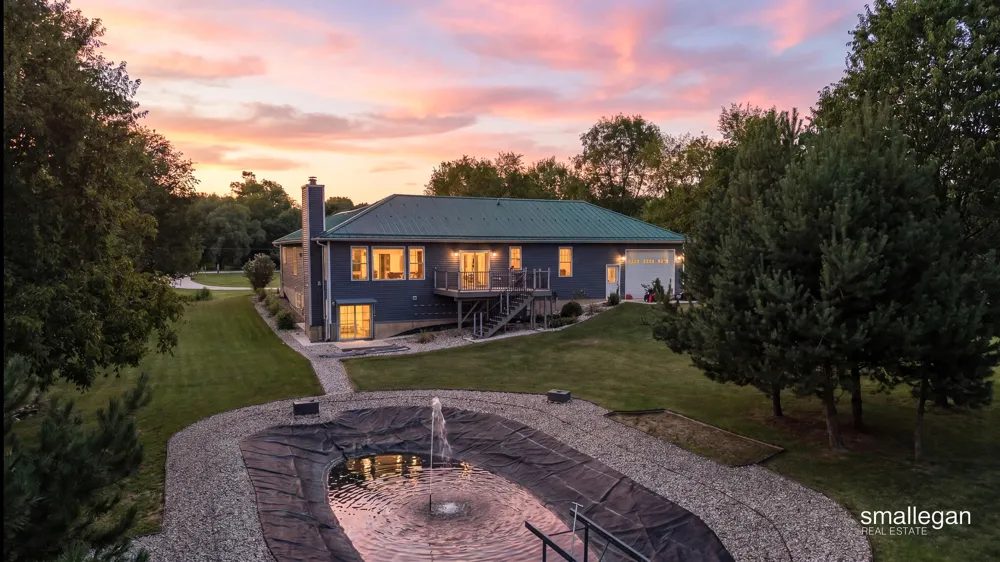 8165 Alpine Avenue NW Sparta, MI 49345