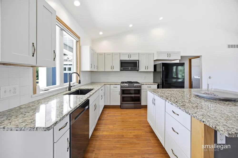 8165 Alpine Avenue NW Sparta, MI 49345