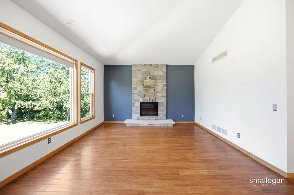8165 Alpine Avenue NW Sparta, MI 49345
