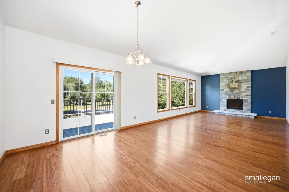 8165 Alpine Avenue NW Sparta, MI 49345