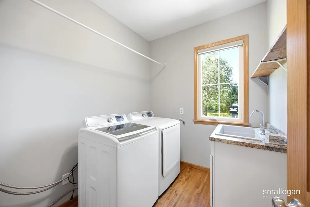 8165 Alpine Avenue NW Sparta, MI 49345