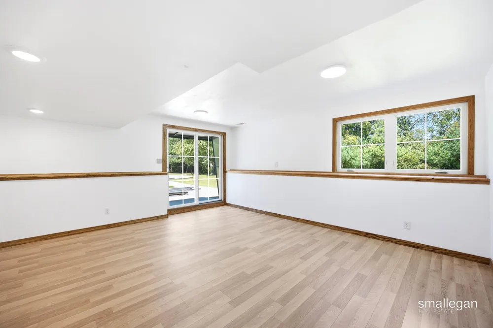 8165 Alpine Avenue NW Sparta, MI 49345