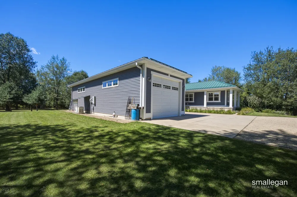 8165 Alpine Avenue NW Sparta, MI 49345