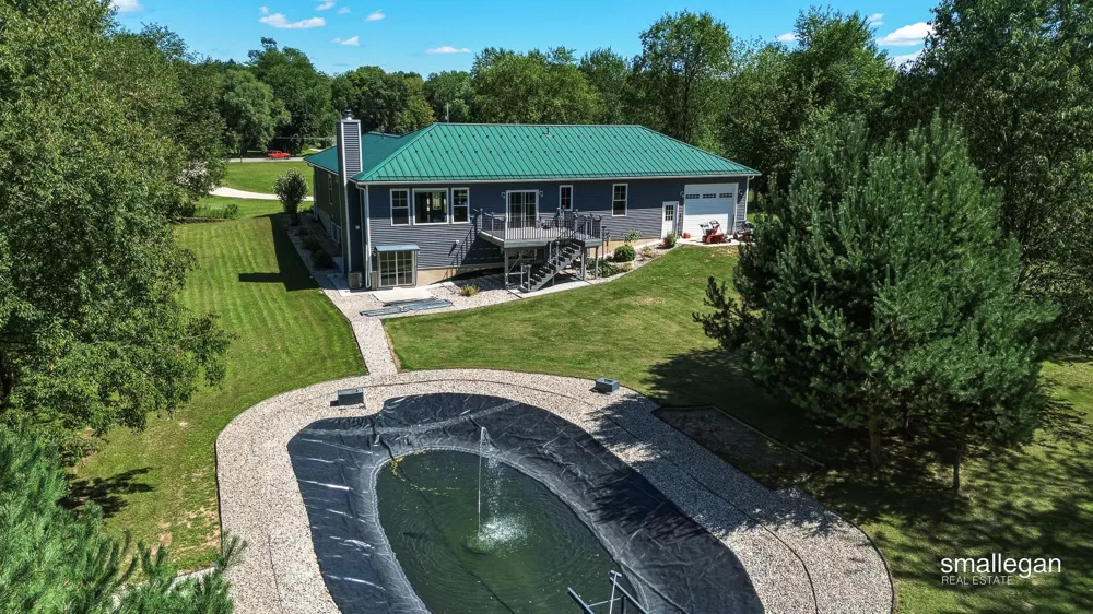 8165 Alpine Avenue NW Sparta, MI 49345