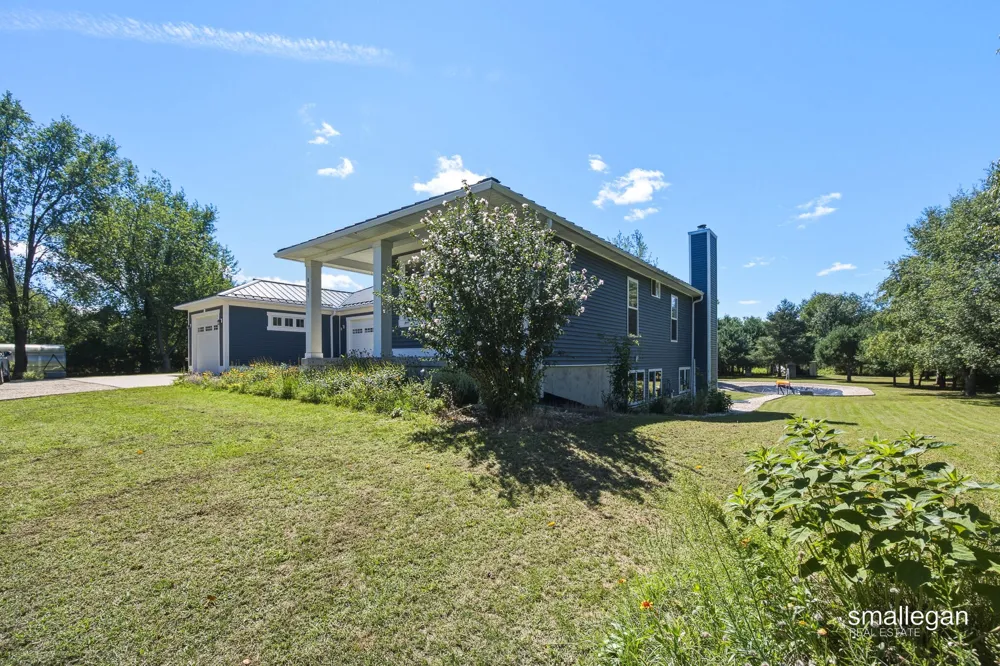 8165 Alpine Avenue NW Sparta, MI 49345