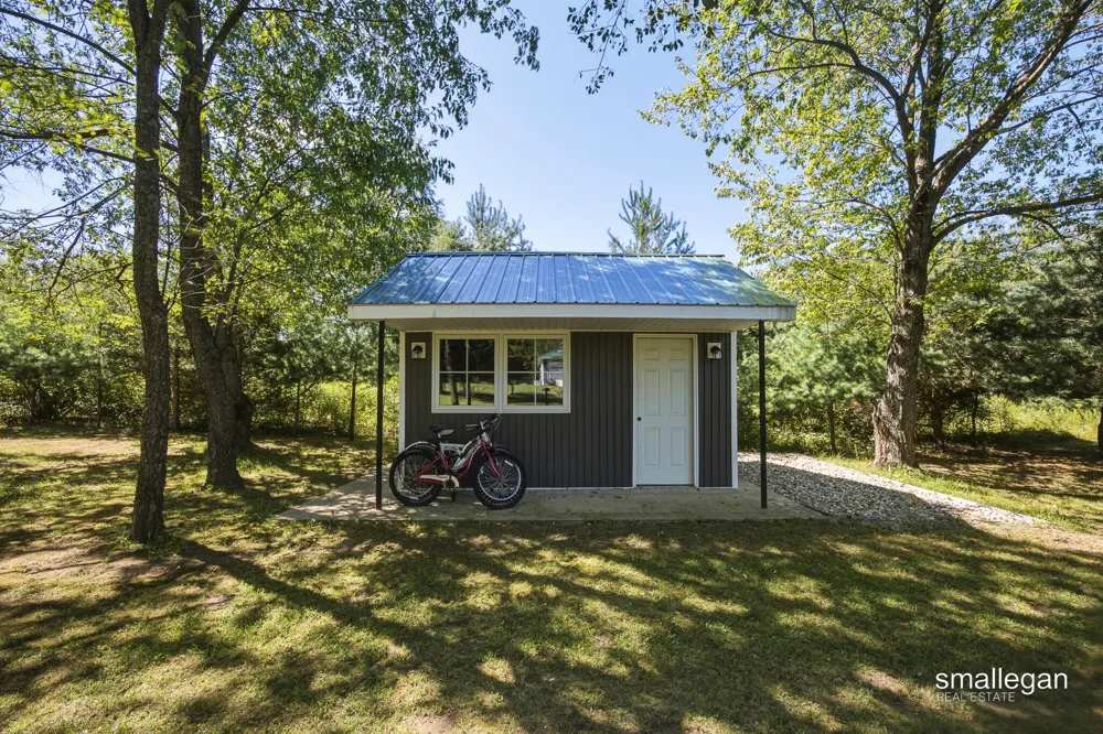 8165 Alpine Avenue NW Sparta, MI 49345