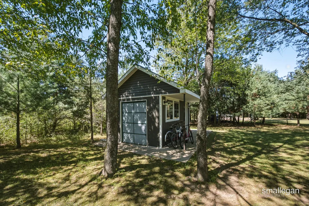 8165 Alpine Avenue NW Sparta, MI 49345