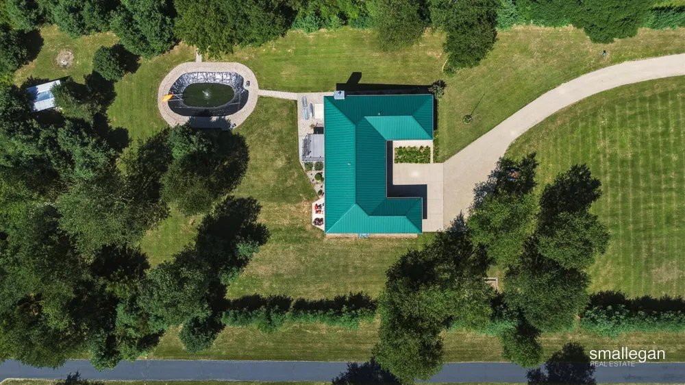 8165 Alpine Avenue NW Sparta, MI 49345