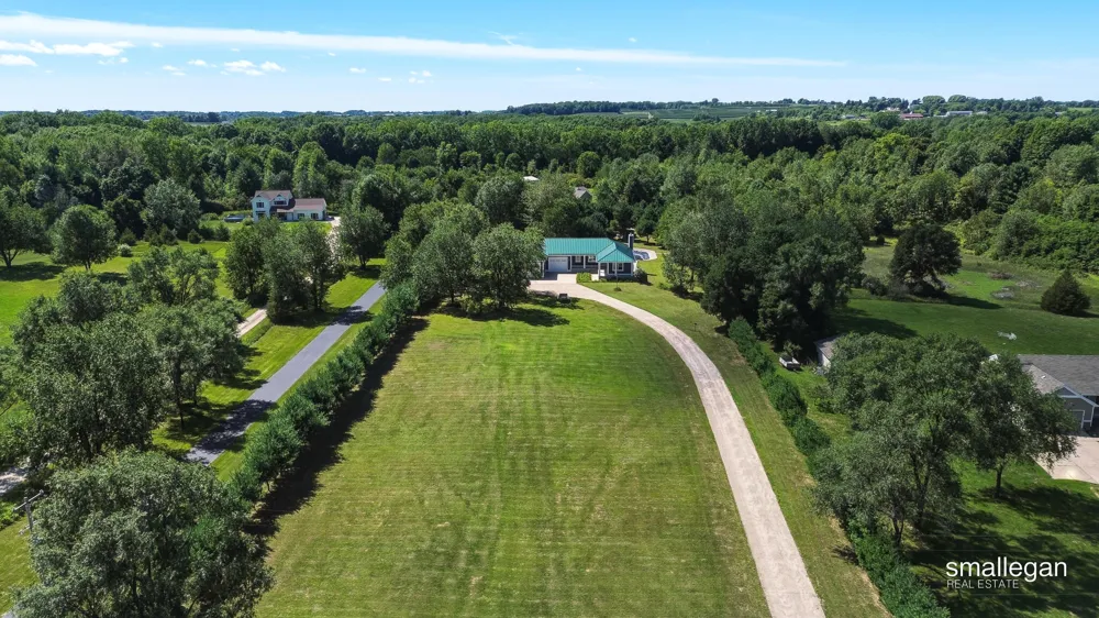 8165 Alpine Avenue NW Sparta, MI 49345