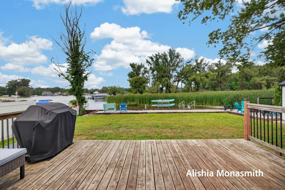 16851 Carlson Street Spring Lake, MI 49456