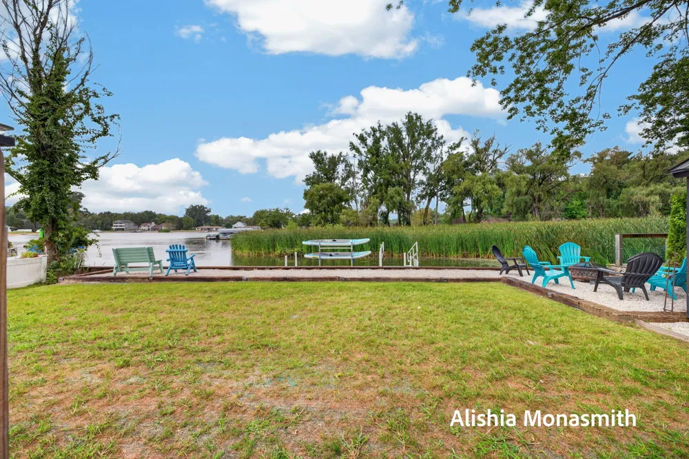 16851 Carlson Street Spring Lake, MI 49456