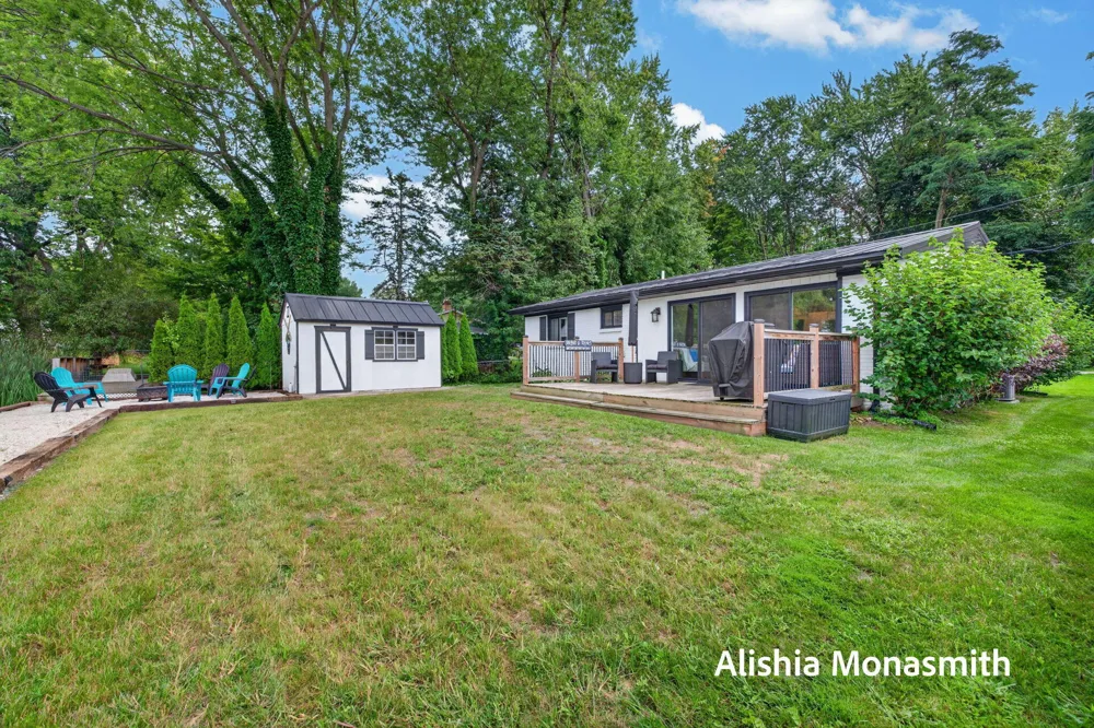 16851 Carlson Street Spring Lake, MI 49456