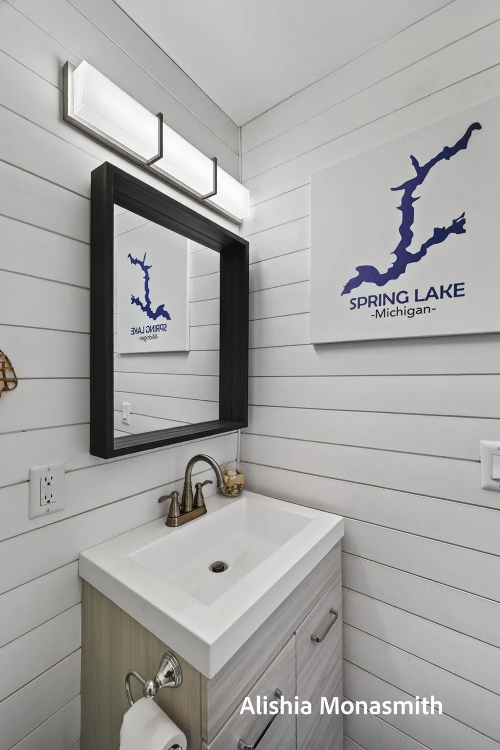 16851 Carlson Street Spring Lake, MI 49456