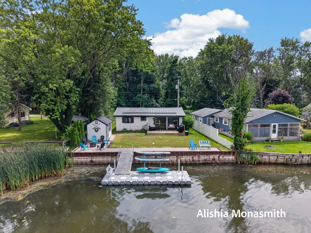 16851 Carlson Street Spring Lake, MI 49456
