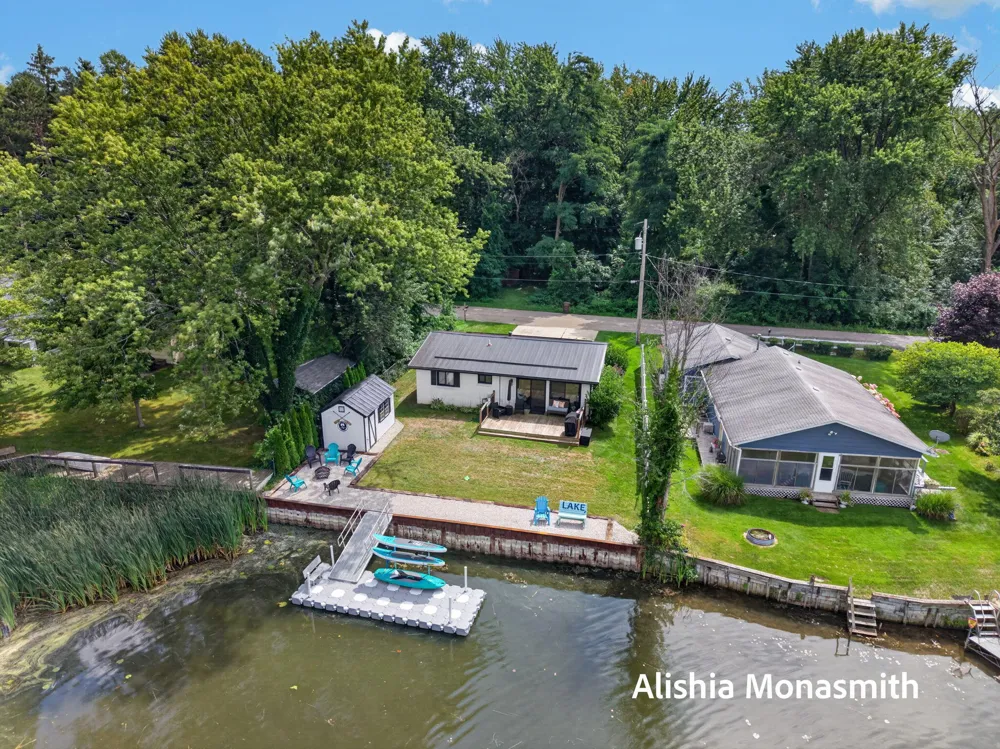 16851 Carlson Street Spring Lake, MI 49456