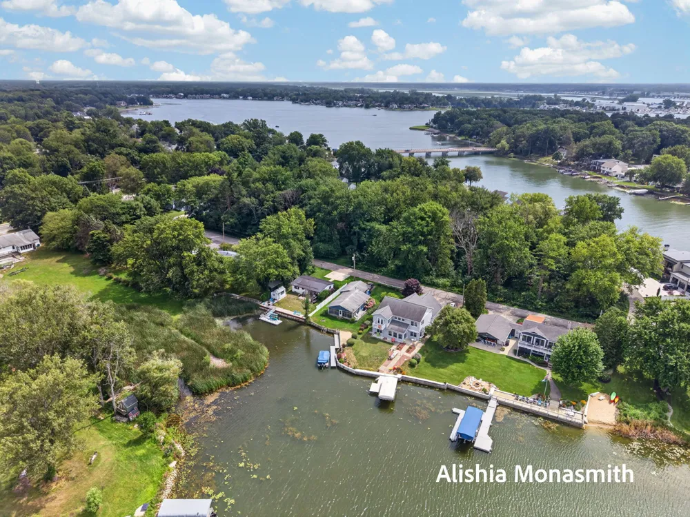 16851 Carlson Street Spring Lake, MI 49456