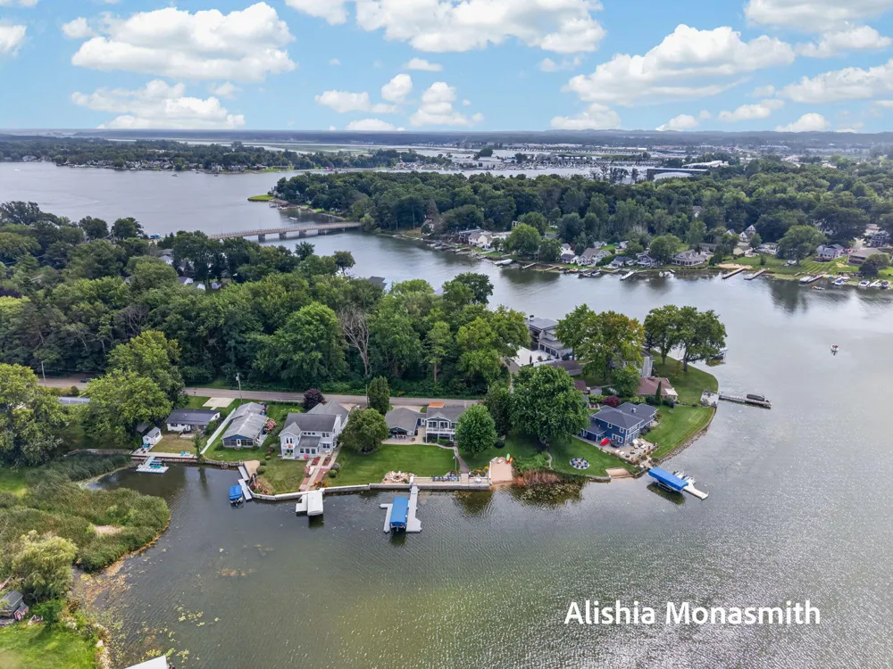 16851 Carlson Street Spring Lake, MI 49456
