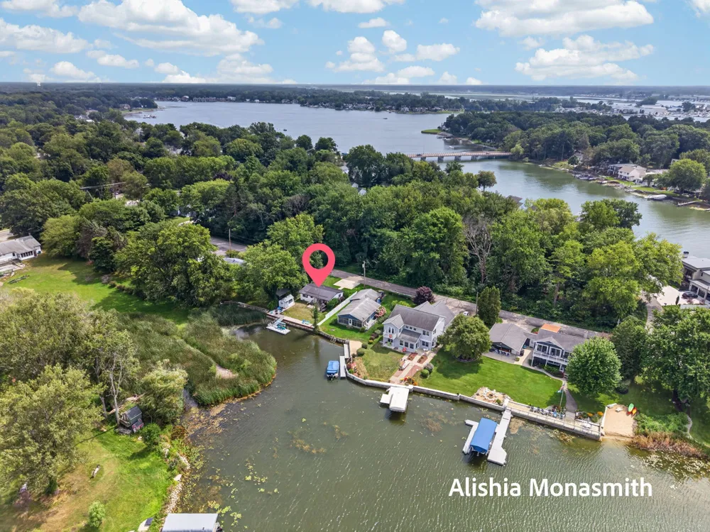 16851 Carlson Street Spring Lake, MI 49456