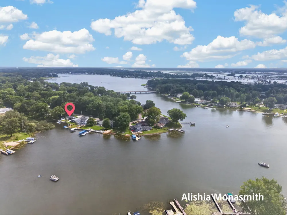 16851 Carlson Street Spring Lake, MI 49456