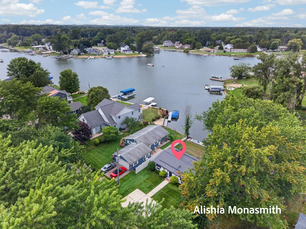 16851 Carlson Street Spring Lake, MI 49456