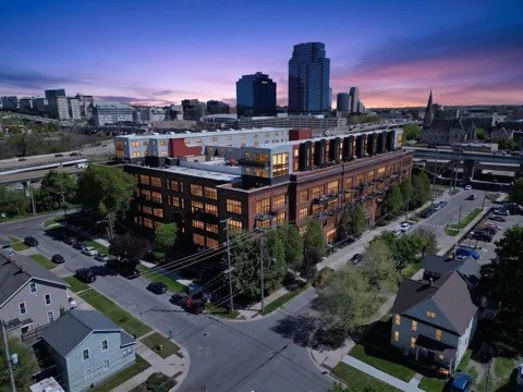 600 Broadway Avenue NW #211