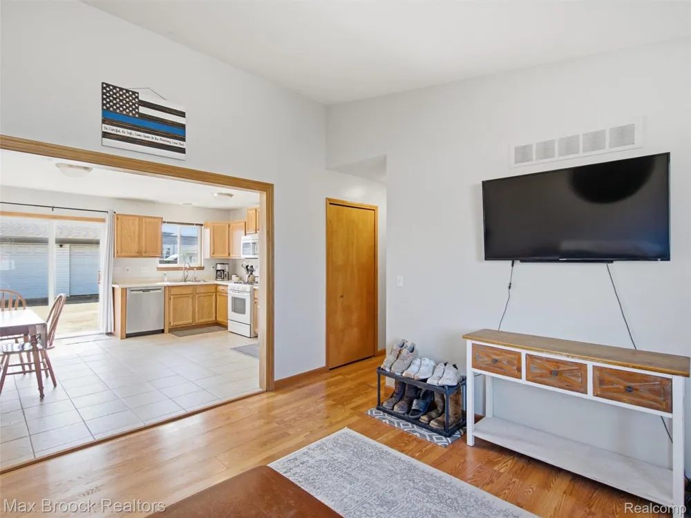 22134 Pleasant Street St Clair Shores City, MI 48080