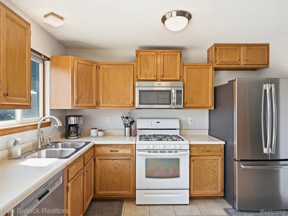 22134 Pleasant Street St Clair Shores City, MI 48080