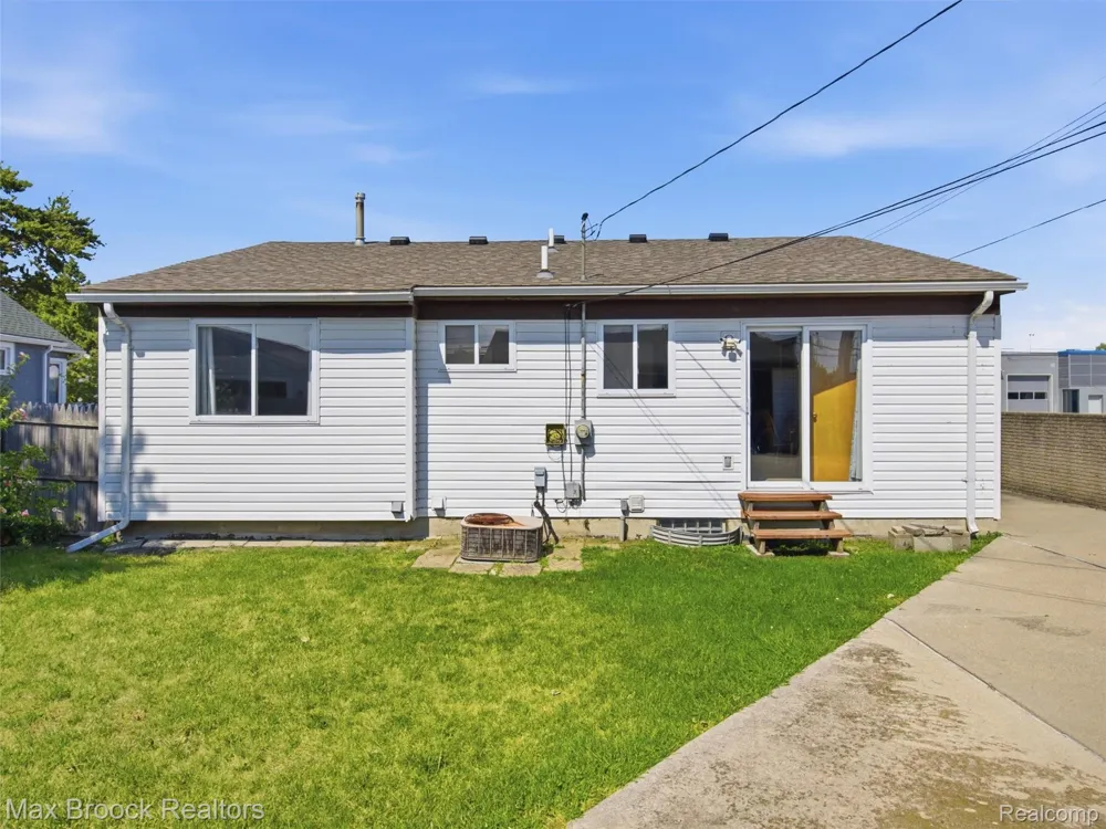 22134 Pleasant Street St Clair Shores City, MI 48080