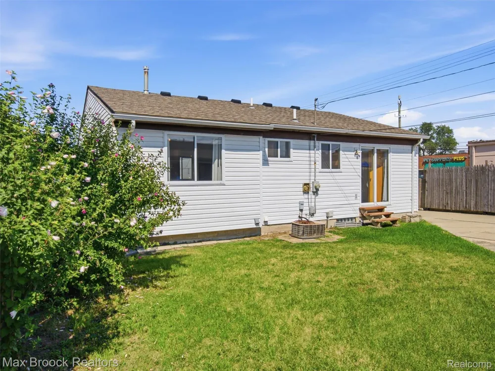 22134 Pleasant Street St Clair Shores City, MI 48080