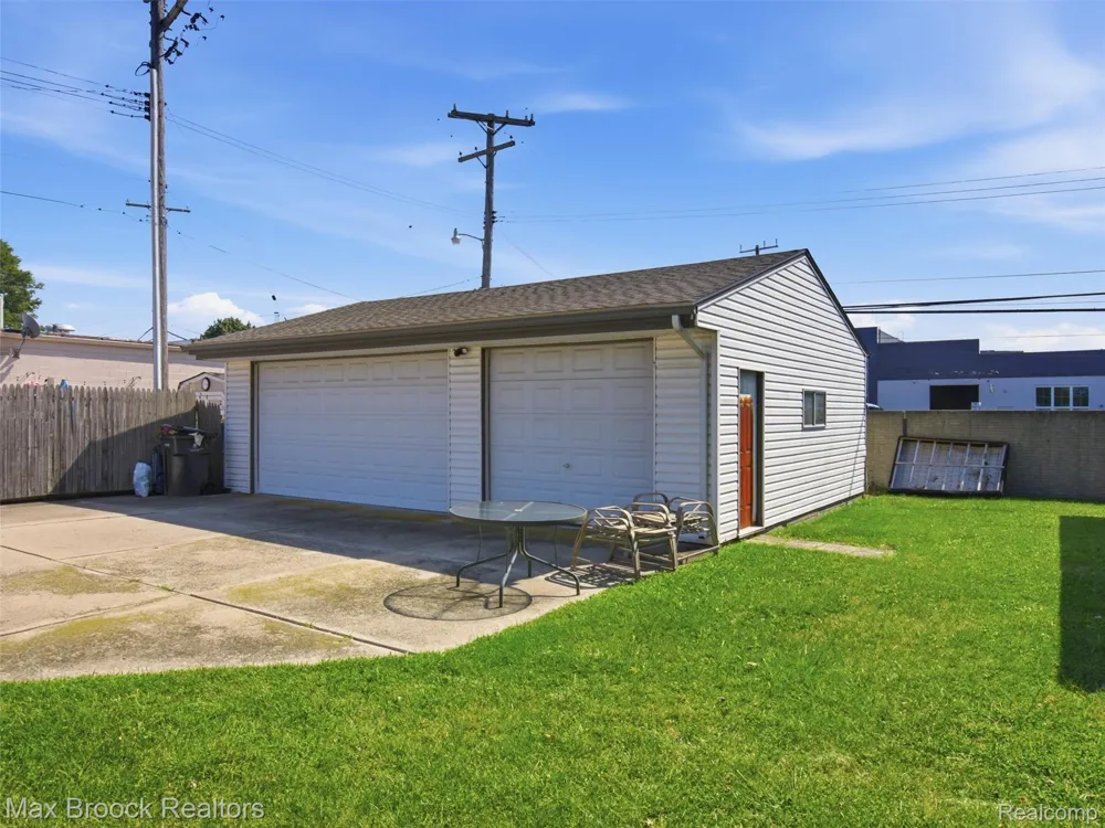 22134 Pleasant Street St Clair Shores City, MI 48080